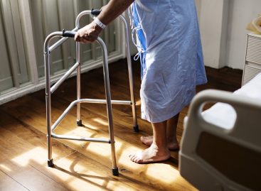 Majoritatea pacienților în vârstă internați în centrele medicale pentru bolnavi cronici mor în termen de cinci ani