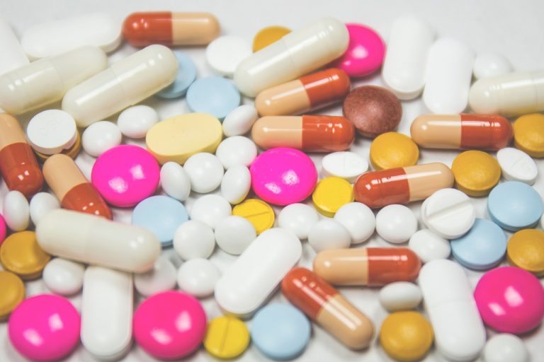 Câştigul mediu net din industria farmaceutică românească este de aproape 3.300 lei, cu 22% peste media naţională