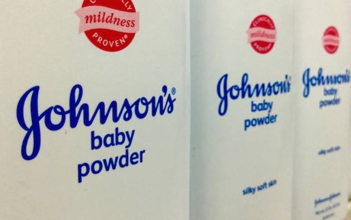 Compania Johnson & Johnson, condamnată să plătească despăgubiri de 4,7 miliarde dolari către 22 de femei bolnave de cancer