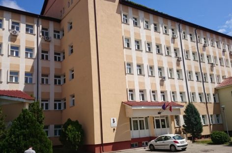 Spitalul Judeţean Oradea, obligată să plătească daune morale de 50.000 lei unei paciente infectate cu stafilococ