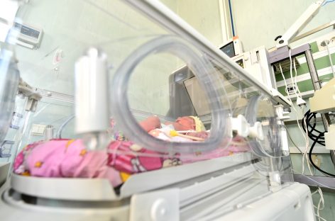 Neonatologii solicită 4 măsuri pentru protecţia personalului medical din maternităţi împotriva Covid-19