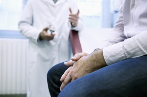 Chirurgia radicală pentru unele tipuri de cancer de prostată prelungeşte viaţa cu 3 ani