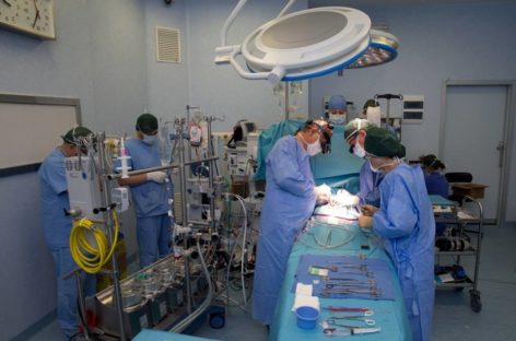 Premieră naţională: Medicii de la Spitalul de Boli Cardiovasculare Angiomedica au făcut prima operaţie de bypass vascular pentru arterita Takayasu folosind un procedeu chirurgical original