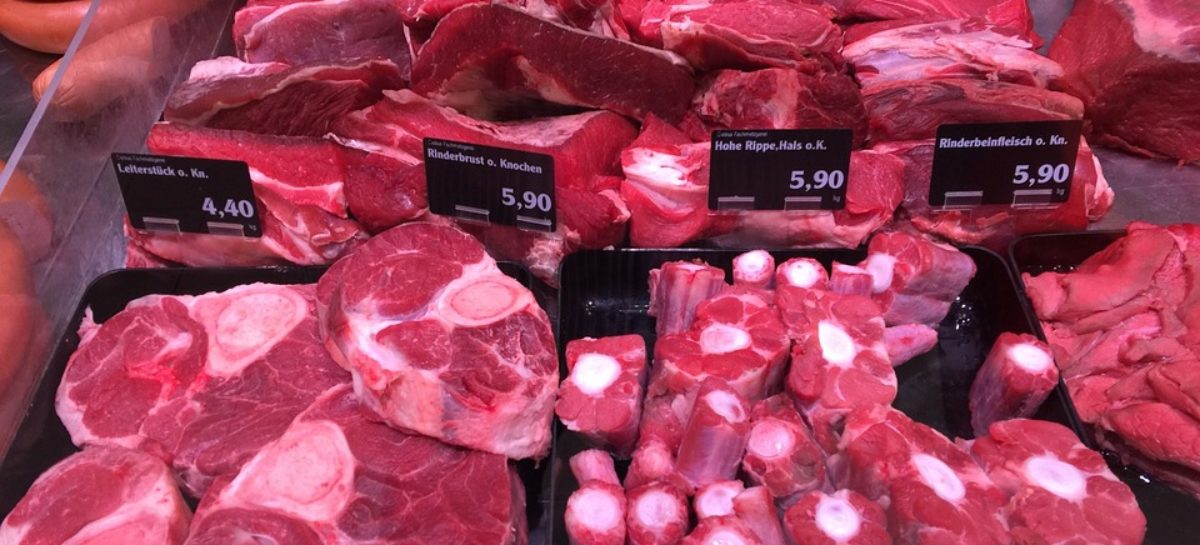 Consumul de carne roșie și procesată nu ar fi dăunător sănătații, susține un nou studiu care stârnește controverse în SUA