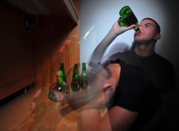 Consumul exagerat de alcool în adolescență produce schimbări de durată în centrul emoțional al creierului