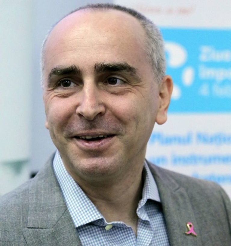 INTERVIU Dr. Dragoş Median: România are nevoie de un program de screening pentru cancer de sân prin care toată populaţia susceptibilă să fie evaluată la fiecare 2 ani şi de educaţie medicală în şcoli