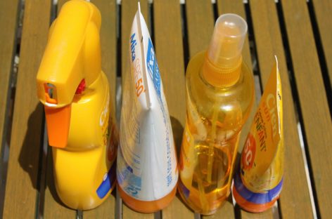 FDA anunță reglementări mai stricte pentru cremele de protecție solară, avertizând că unele ingrediente folosite pe scară largă nu sunt sigure