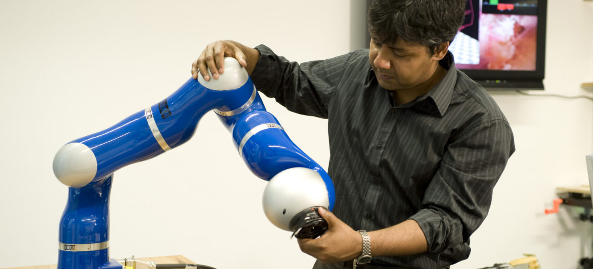 membru robotic Un picior robotic poate învăța să se miște singur cu ajutorul unor noi algoritmi de intelegență artificială