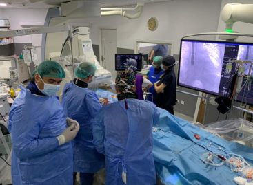 Medicii de la Spitalul Universitar din Capitală au realizat în premieră o închidere percutană de defect septal atrial printr-o procedură minim-invazivă