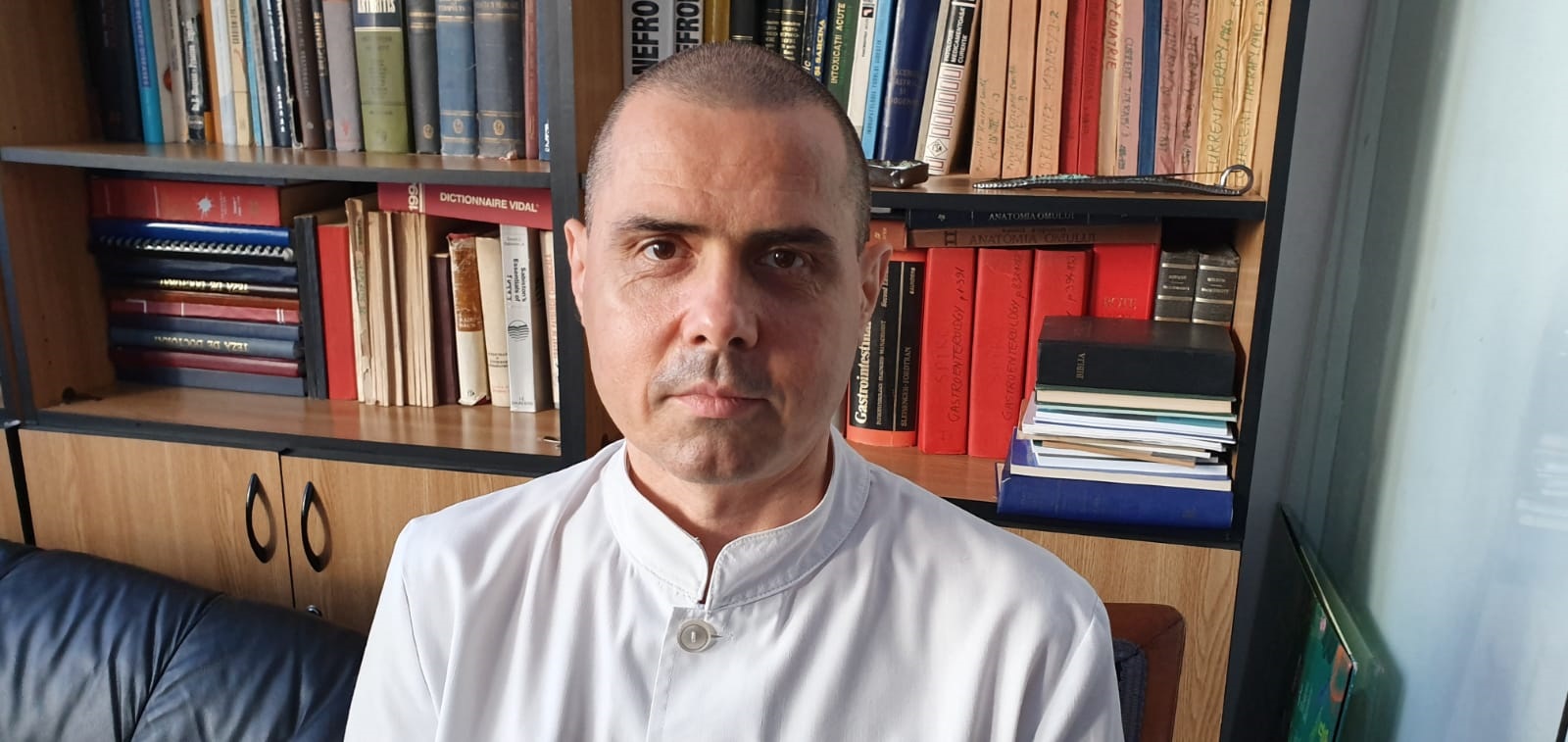 INTERVIU Dr. Dorin Dragoş (Spitalul Universitar): Hidratarea corespunzătoare este esenţială mai ales pe timpul verii, este aproape singurul tratament cu adevărat eficient în prevenirea pietrelor renale