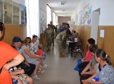 Locuitorii unor sate izolate din Delta Dunării primesc consultații gratuite de la medici militari americani și români