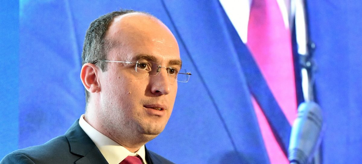 Dr. Marius Geanta Simpozionul de Studii Clinice 2019 | Dr. Marius Geantă: Un pacient diagnosticat și tratat într-o țară din vestul UE are cu 30% mai multe șanse de a supraviețui cancerului decât un pacient dintr-o țară estică