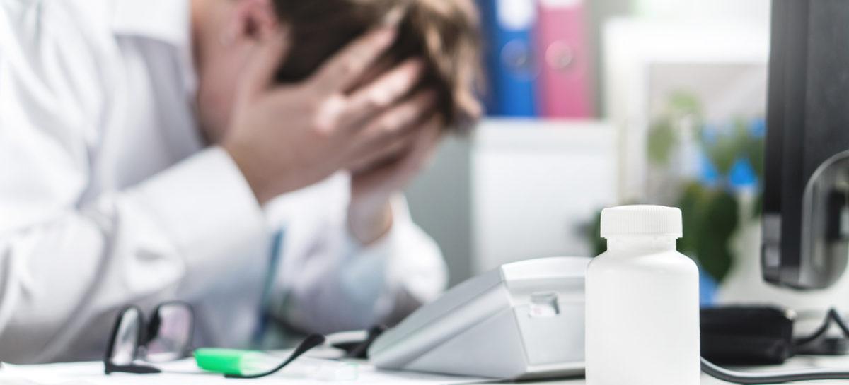 Mai mult de jumătate din toți lucrătorii din domeniul sănătății la nivel mondial se confruntă cu burnout