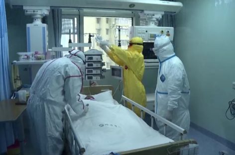 Medicii din China îi tratează pe pacienţii cu coronavirus cu derivate din plasmă de la cei vindecaţi; OMS consideră că abordarea terapeutică este una validă