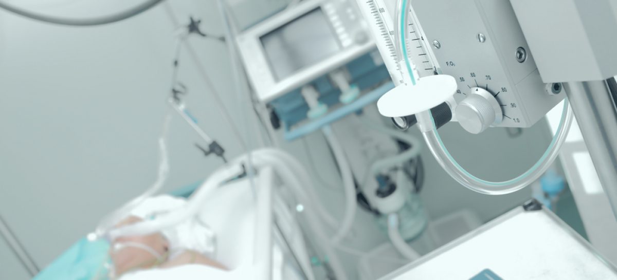 Pacient cu Covid-19 ventilator Nouă terapie cu flux mare de oxigen pentru plămânii afectați de Covid-19, aplicată la Spitalul de Boli Infecțioase din Timișoara