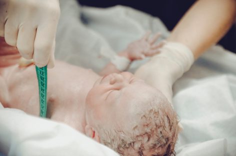 CDC recomandă testarea tuturor nou-născuților proveniți din mame cofirmate sau suspecte de Covid-19