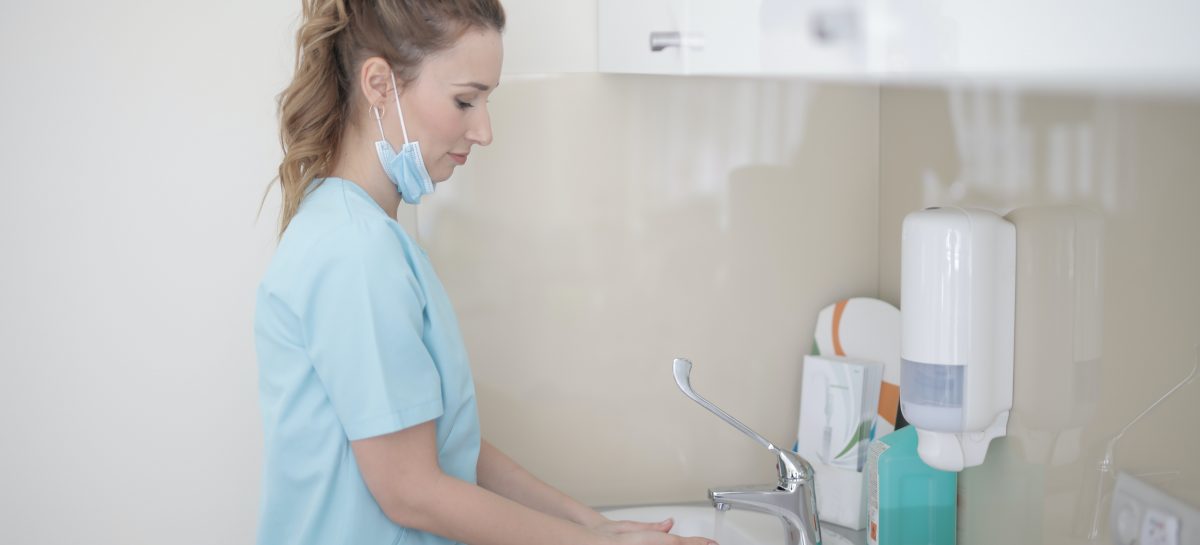 spalarea mainilor igiena Studiu: Spălarea mâinilor de 6-10 ori pe zi, risc mai mic de infecție cu coronavirus