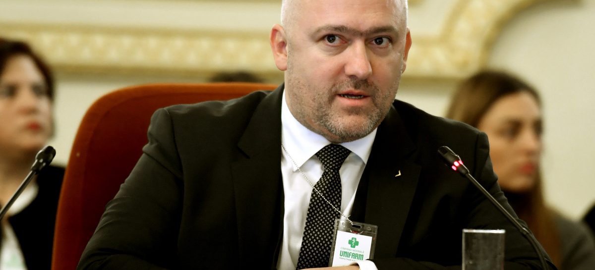 Adrian Ionel Adrian Ionel: Nu am solicitat în nicio împrejurare vreo sumă de bani sau alte beneficii în legatură cu vreun import de măști sau alte echipamente