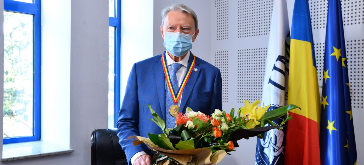 Hancu Reputatul profesor emerit și diabetolog Nicolae Hâncu, distins de UMF Cluj cu Medalia „Iuliu Hațieganu” la aniversarea vârstei de 80 de ani