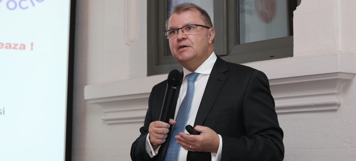 Conf. dr. Catalin Codreanu Pacienții cu boli reumatice inflamatoare și COVID-19 trebuie să întrerupă temporar medicația remisivă