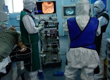 Operație minim-invazivă la o pacientă cu cancer pancreatic și Covid-19, realizată în premieră în România