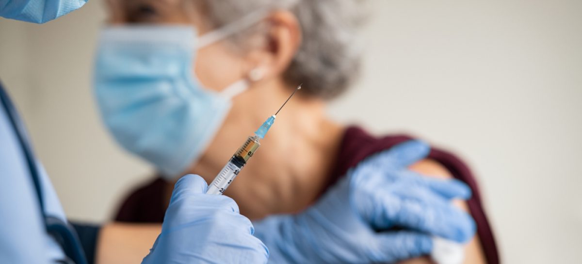 Aproape 14.000 de români imunizați cu a treia doză de vaccin în doar câteva ore