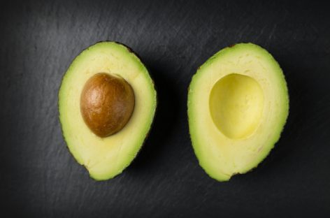 Un compus din avocado, posibil tratament pentru leucemia mieloidă acută