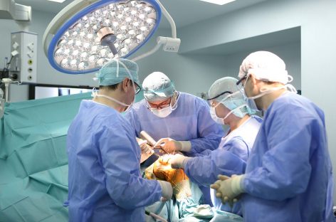 Artroscopia, tratament chirurgical minim invaziv ortopedic utilizat cu succes la Spitalul Clinic SANADOR