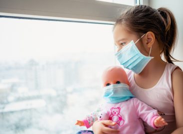 În timpul pandemiei de COVID-19, un sfert dintre părinți au mințit cu privire la starea de sănătate a copilului
