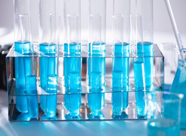 Interacțiuni între proteine specifice SARS-CoV-2 și Parkinson, identificate într-un studiu de laborator