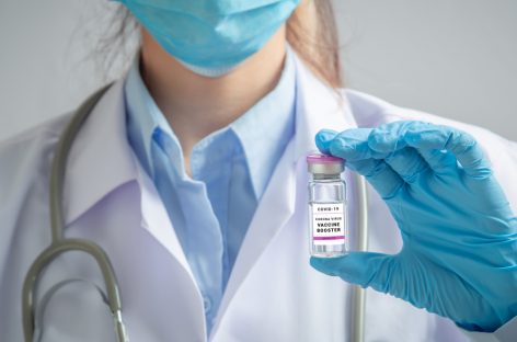 ECDC şi EMA recomandă al doilea rapel de vaccinuri COVID-19 tuturor persoanelor de peste 60 de ani