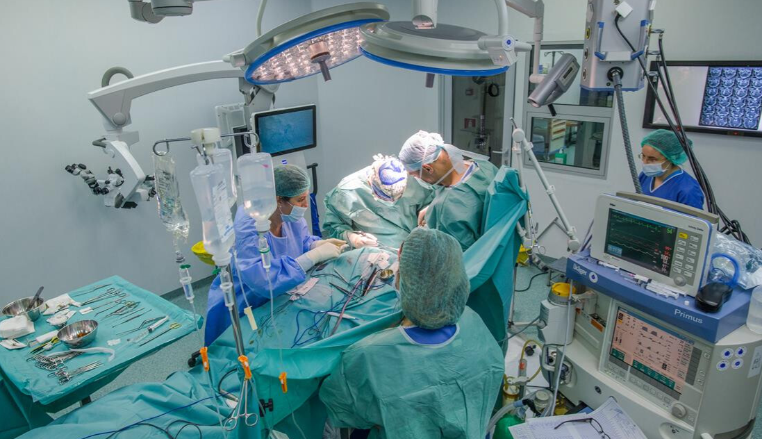 Chirurgie oncologică de înaltă performanţă, la Spitalul Clinic SANADOR