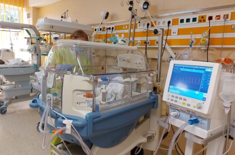 Secţia de Neonatologie de la Spitalul Judeţean de Urgenţă Mavromati Botoşani primeşte aparatură medicală în valoare de 900.000 lei