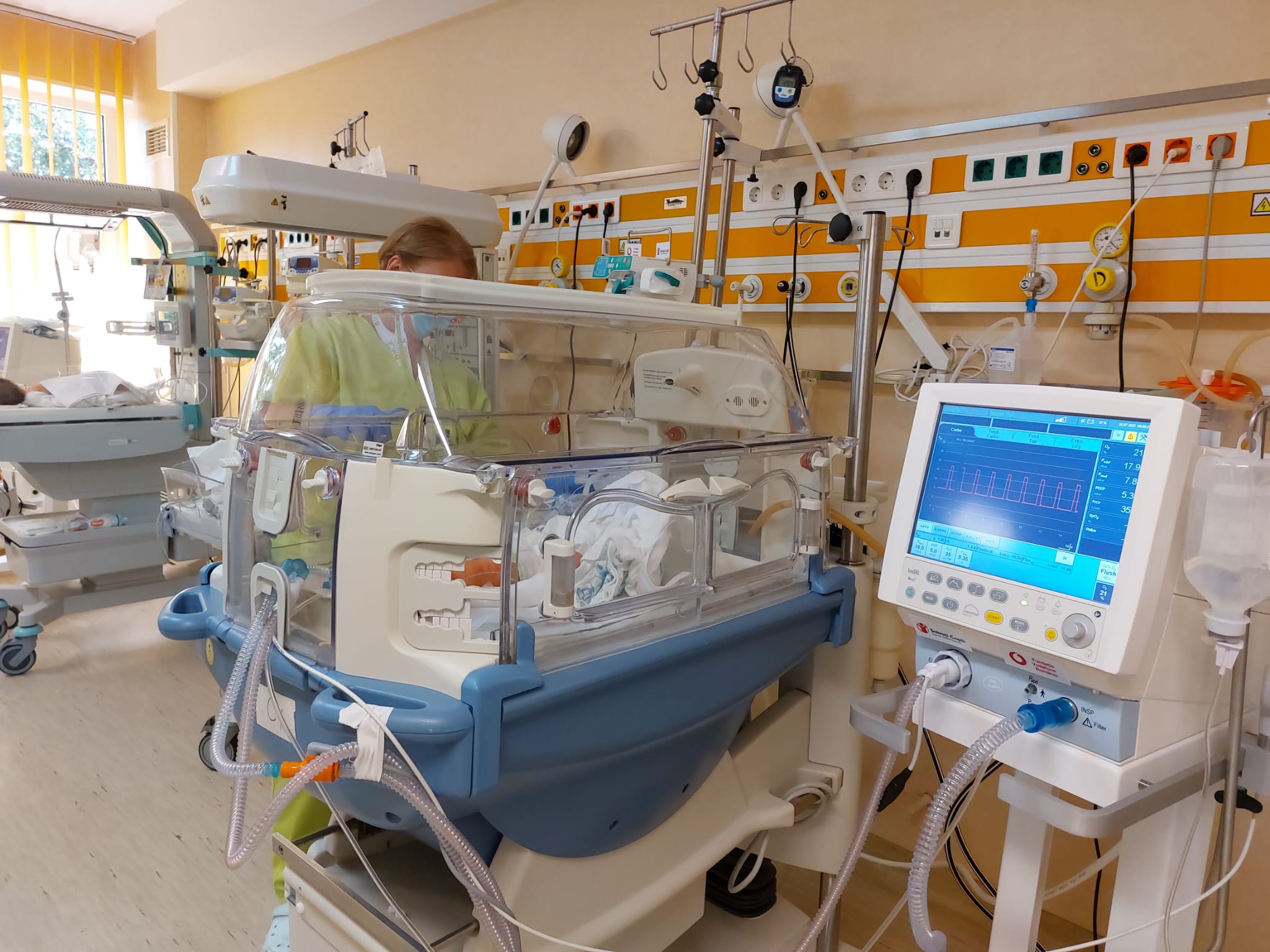 Secţia de Neonatologie de la Spitalul Judeţean de Urgenţă Mavromati Botoşani primeşte aparatură medicală în valoare de 900.000 lei