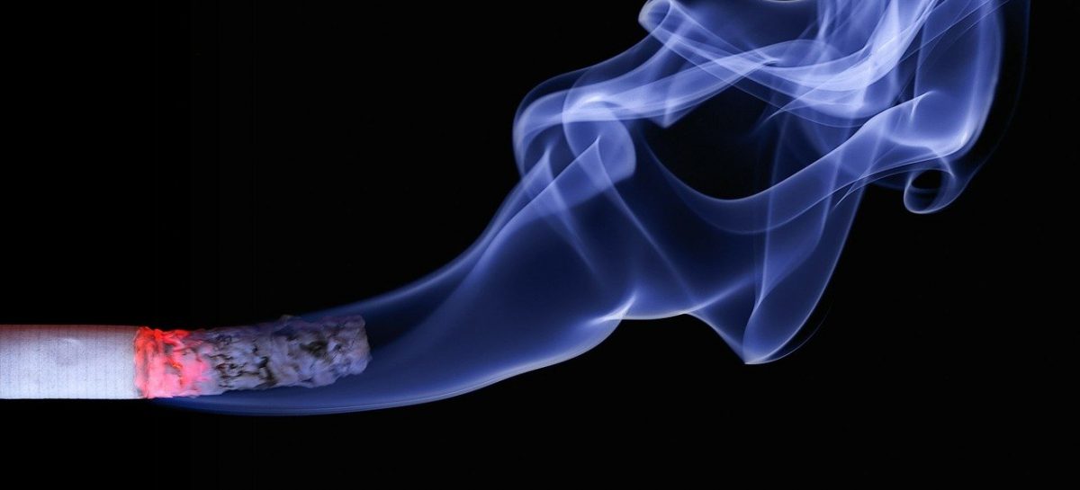 Fumatul și vârsta, cei mai importanți factori de risc pentru dezvoltarea oricărui cancer