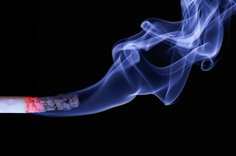Fumatul și vârsta, cei mai importanți factori de risc pentru dezvoltarea oricărui cancer