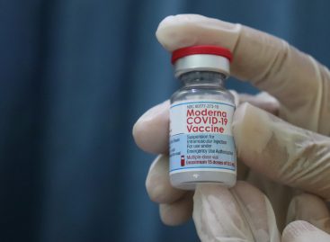 EMA evaluează un vaccin Moderna împotriva Omicron