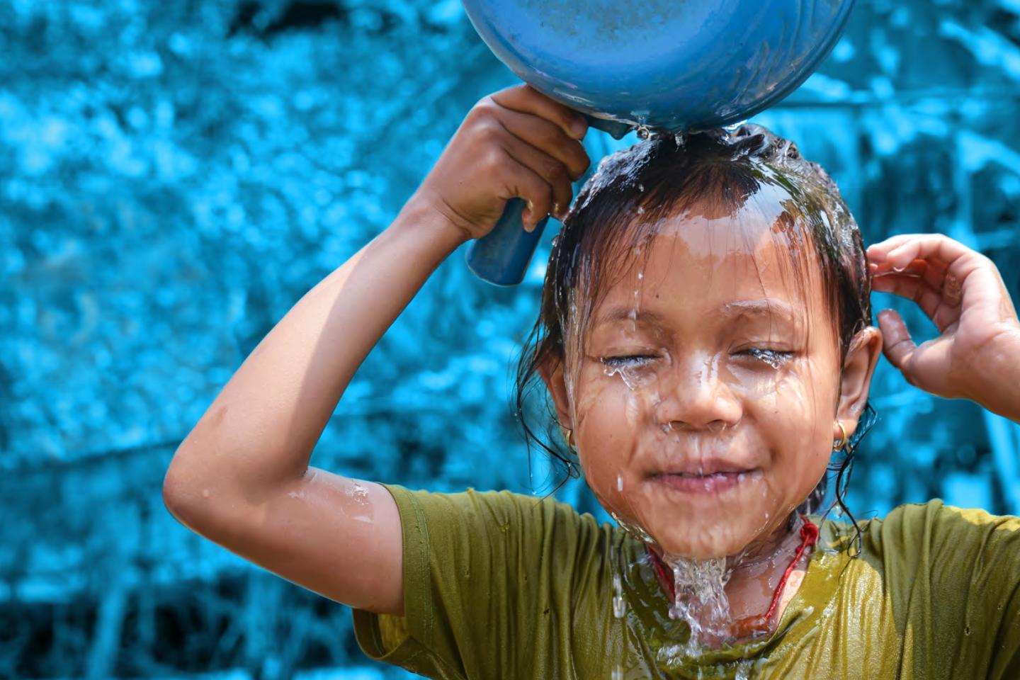 UNICEF: Un număr tot mai mare de copii suferă de boli din cauza valurilor de caniculă