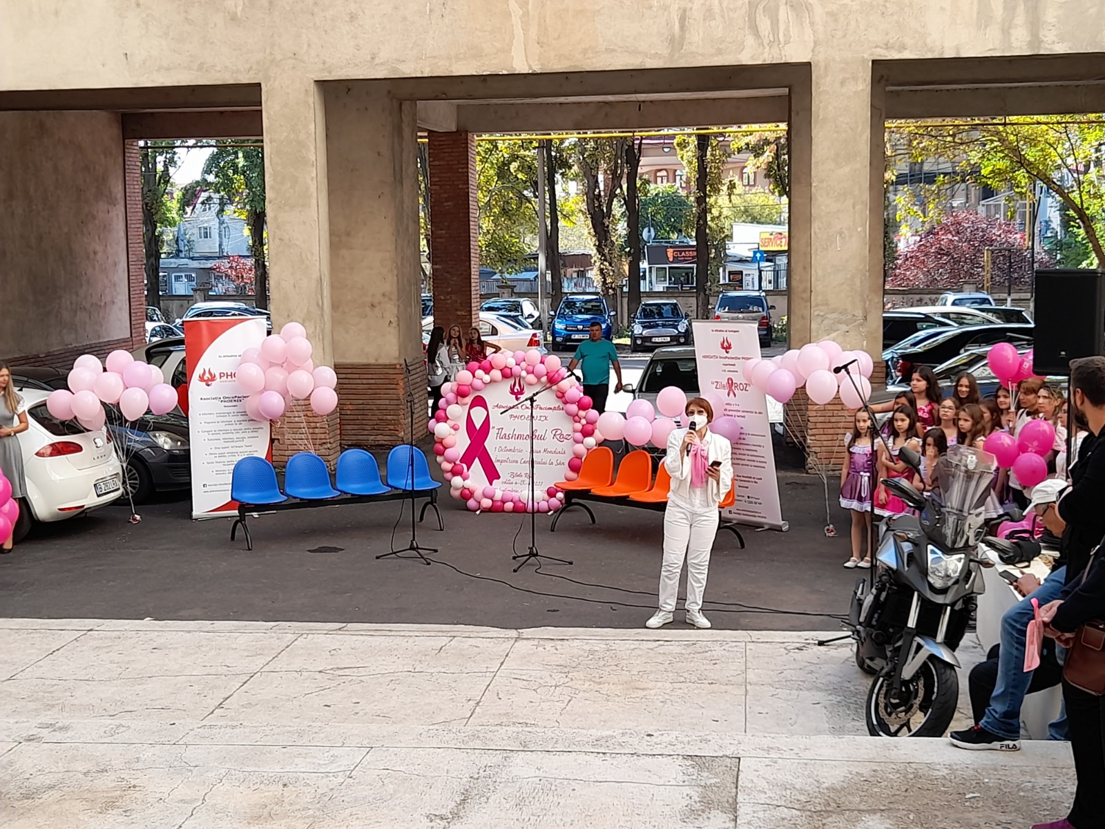 Campanie de prevenire a cancerului de sân, derulată în octombrie de o asociaţie de pacienţi