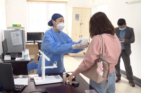 China începe administrarea unui vaccin împotriva Covid-19 care se inhalează pe gură