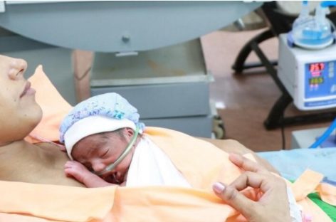 În cazuri rare, infecțiile materne cu COVID pot duce la leziuni grave ale creierului la nou-născuți
