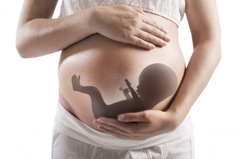 Boală genetică mortală, tratată cu succes in utero, în premieră