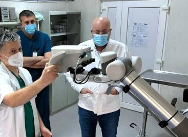 Microscop robotizat de ultimă generaţie, în premieră în România, la Secţia Neurochirurgie a Spitalului Judeţean Vâlcea