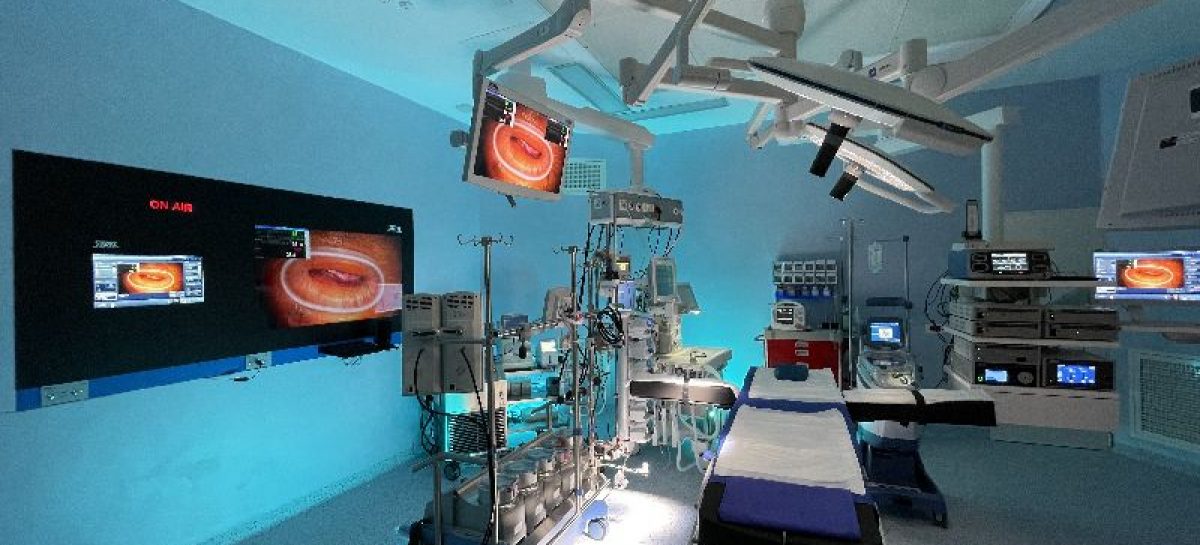 Primul bloc operator complet digitalizat SANADOR Primul bloc operator complet digitalizat și prima sală hibridă mobilă din România, inaugurate la Spitalul Clinic Sanador