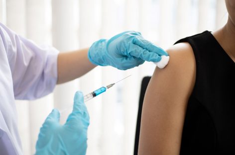 Ministrul Sănătăţii susţine că vaccinurile ar putea fi compensate pentru adulţi din 2024