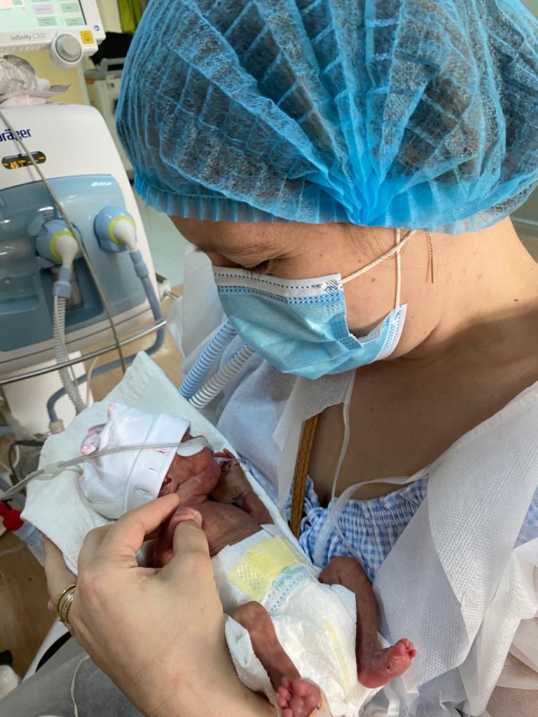 Dr. Adriana Dan, neonatolog: Îngrijirea piele pe piele a nou-născuţilor prematuri nu înlocuieşte incubatorul