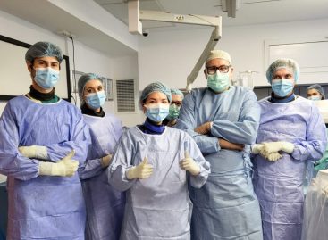 Premieră națională în chirurgia cardiovasculară minim invazivă, la Spitalul Clinic Sanador: tratament endovascular al anevrismului aortic toraco-abdominal