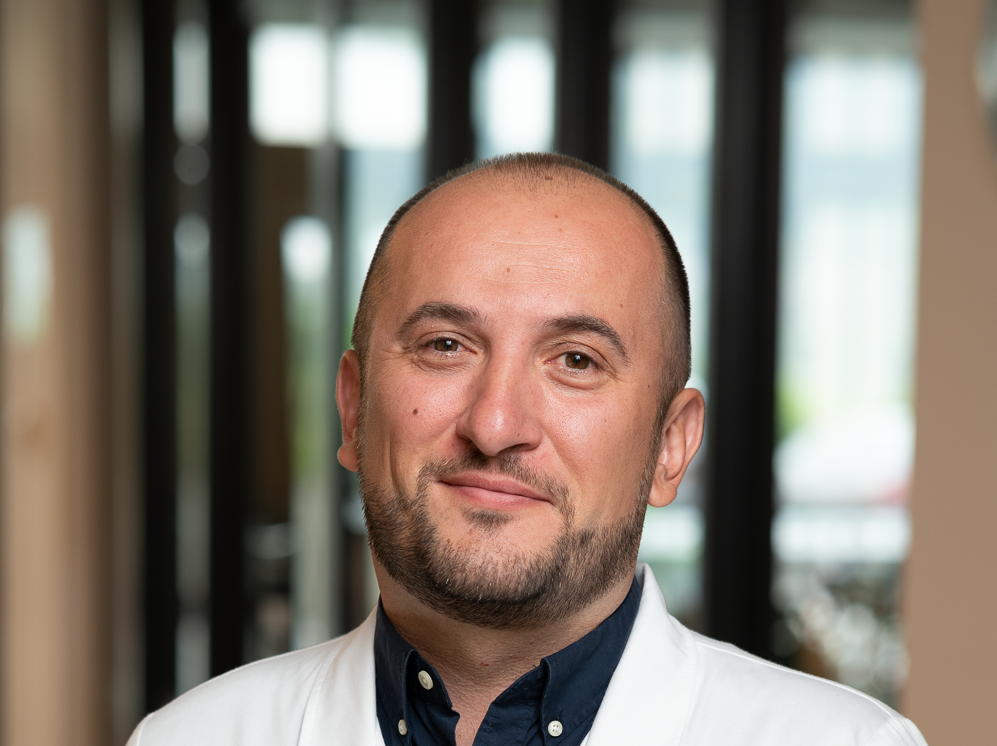 Dr. Adrian Bartoş, Spitalul Medicover Cluj: Terapia HIPEC poate creşte speranţa de viaţă a pacienţilor cu metastaze peritoneale