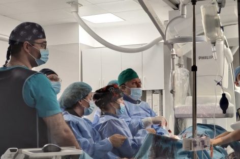În premieră națională, proceduri complexe de plasare în inimă a unor pompe de suport mecanic de nouă generație, efectuate de medicii cardiologi din Târgu Mureș