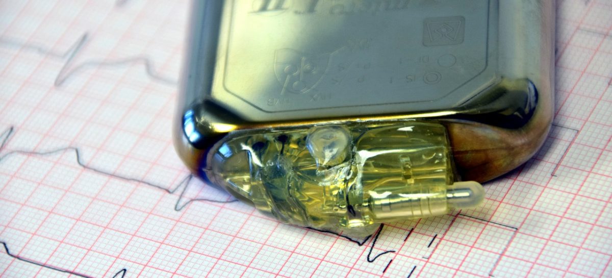 pacemaker-g139d3cdfd_1280 Legislația internațională referitoare la reutilizarea dispozitivelor cardiace de unică folosință nu este omogenă